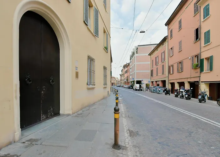 Mono Saragozza بولونيا